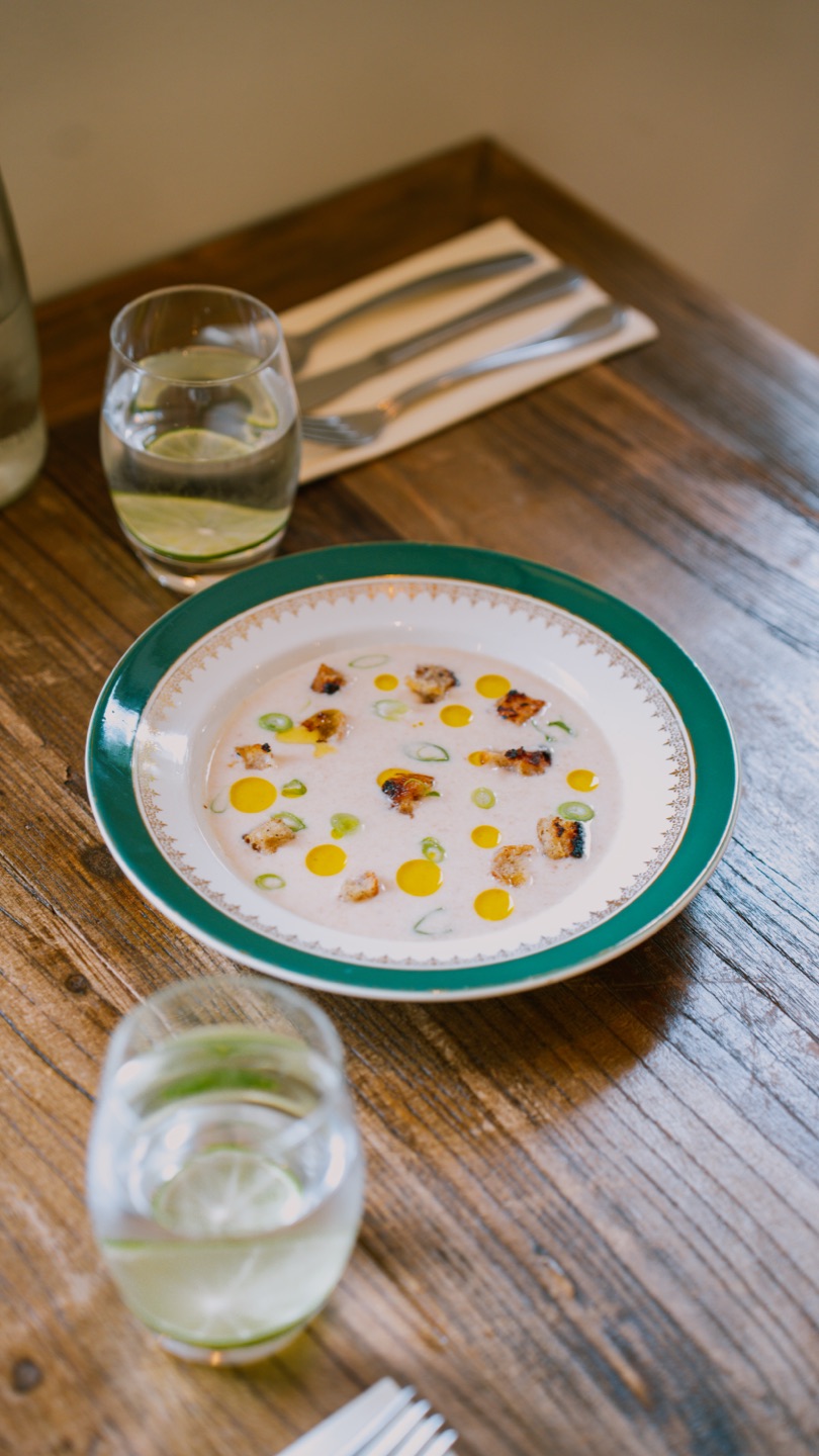 Velouté, croûtons grillés et huile safranée